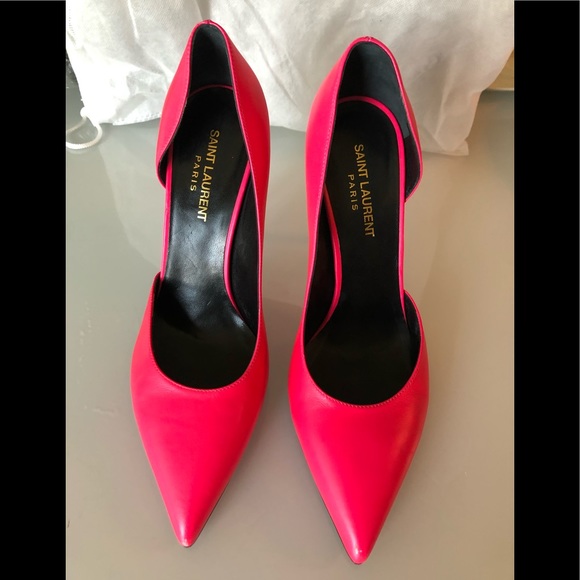 Yves Saint Laurent - Picture 1 of 3